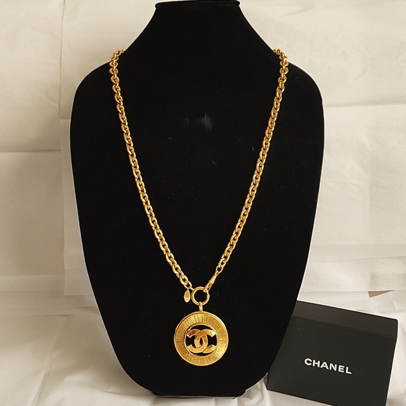 Authentic Vintage CHANEL Logo Pendant Necklace Gold - Picture 1 of 13